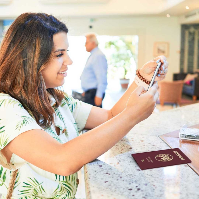 Safe & secure passenger onboarding with contactless ID verification solutions for the travel industry