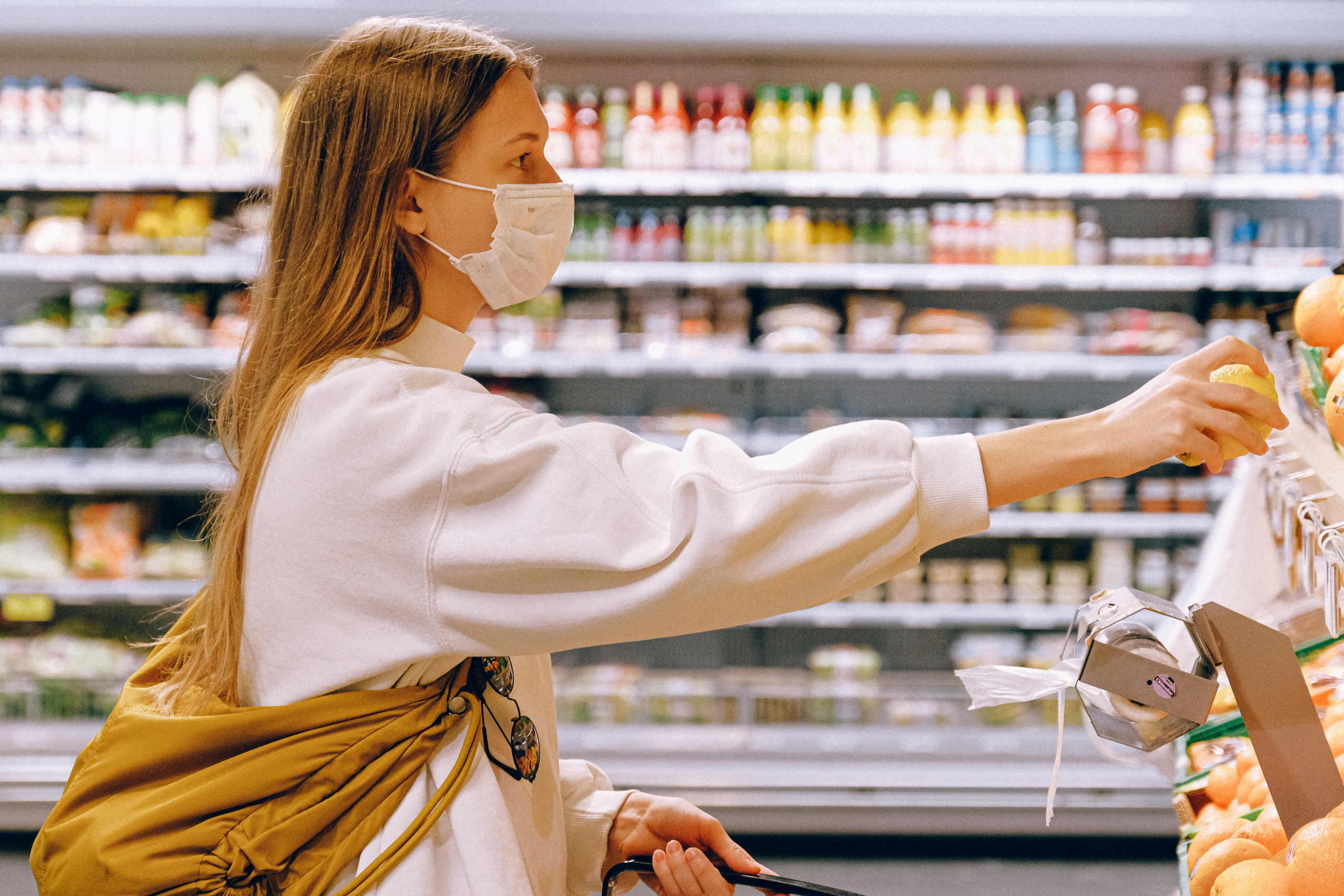 Young-women-grocery-shopping