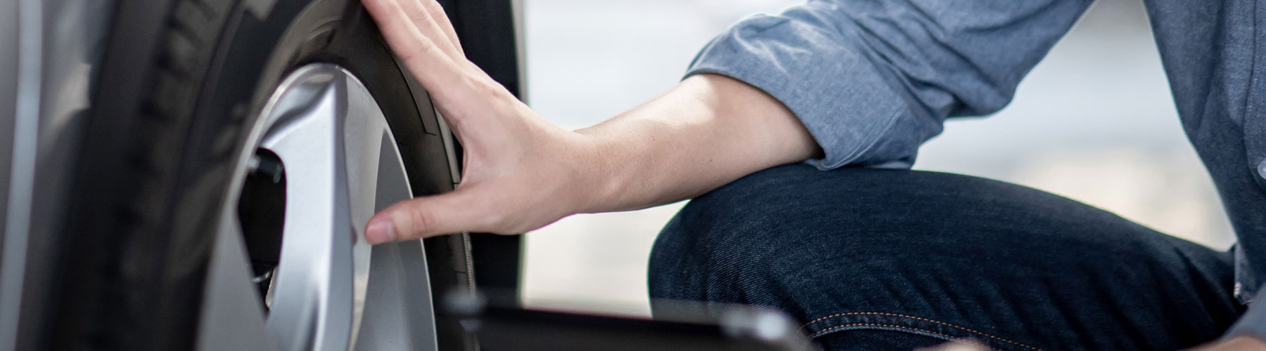 checking a tire with a tablet in the hand