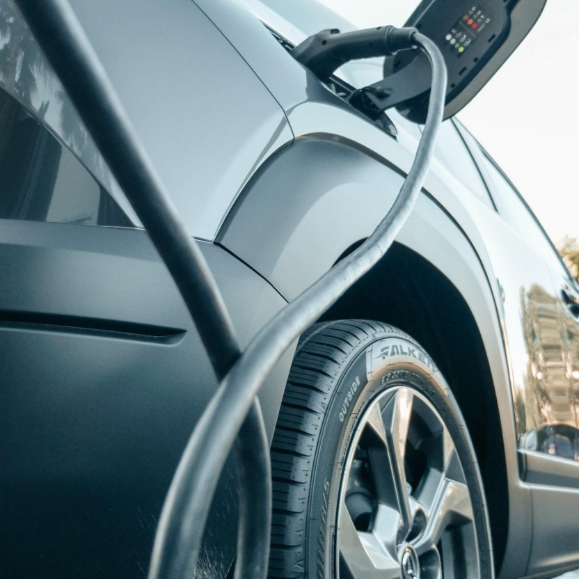 Charging an electric vehicle