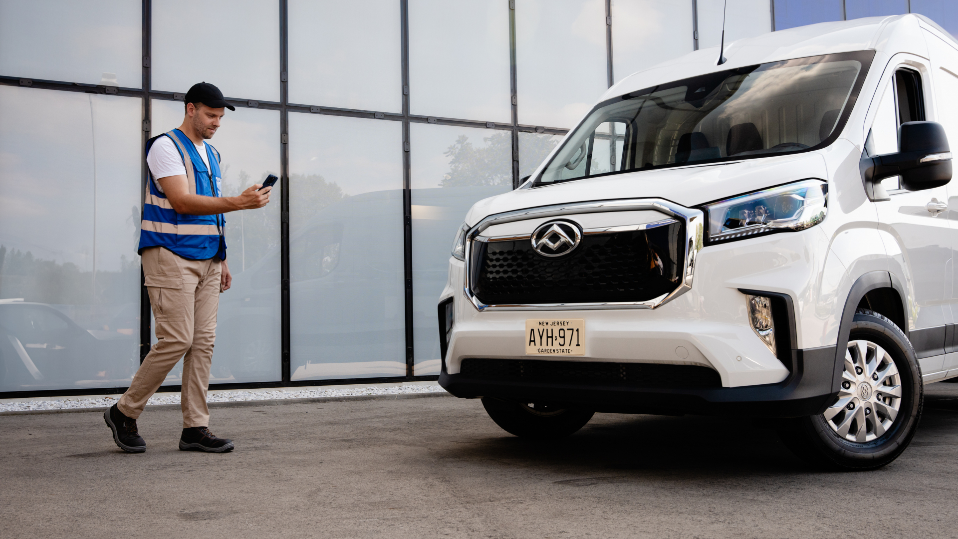 man scanning wheel fomr fleet vehicle with phone