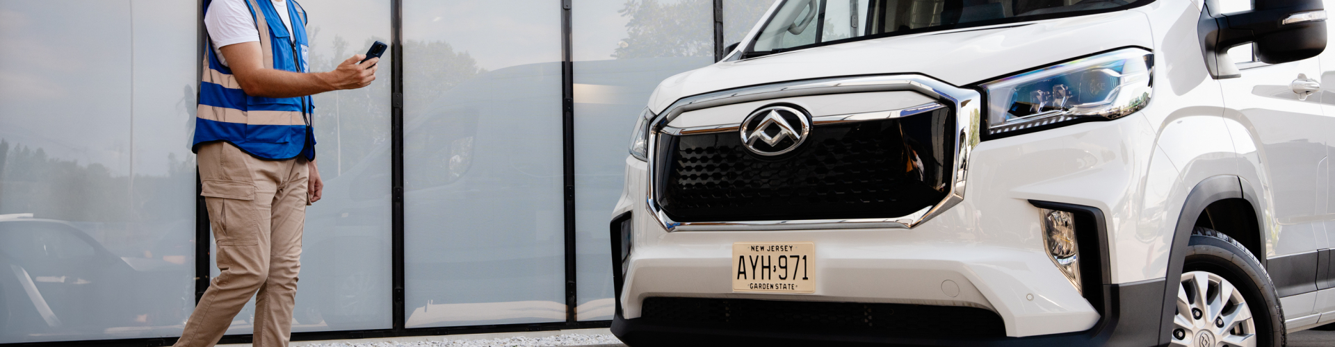 man scanning wheel fomr fleet vehicle with phone