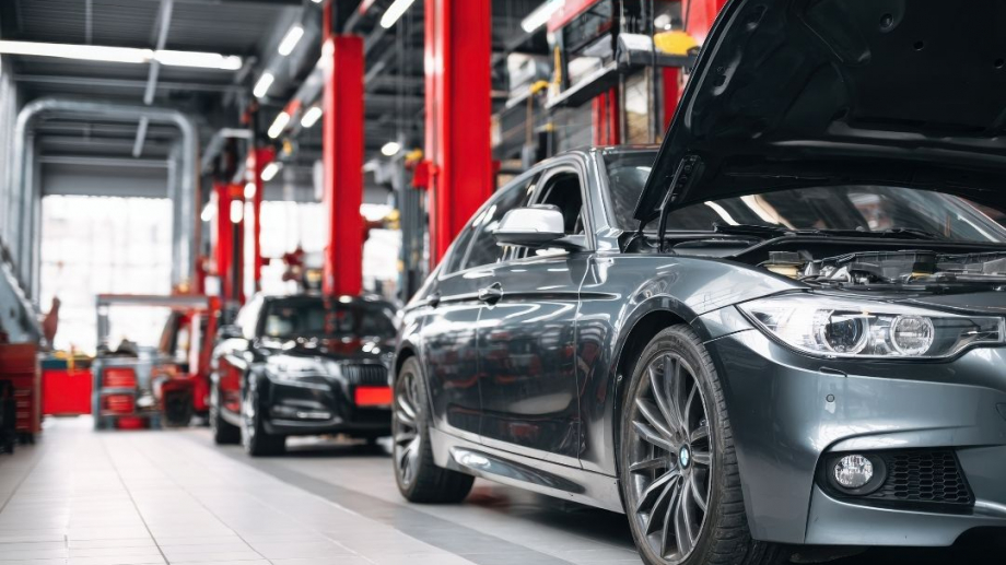 Car repair service lane